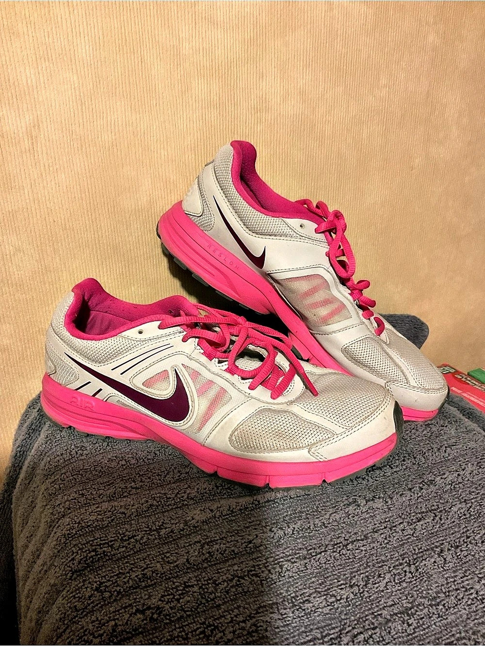 Nike  Women's Athletic Shoes US 9 Pink & White